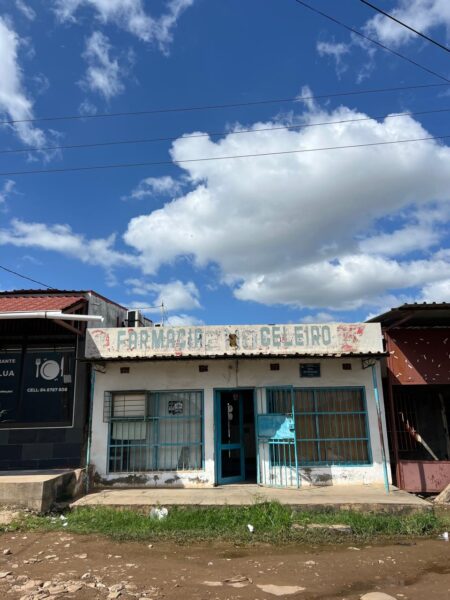 Farmácia pronta a ser reativada