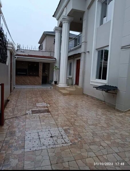 VENDE-SE GEMINADA TRIPLEX TIPO 5 📍NA SOMMERCHIELD 2 PRÓXIMO DO CAFÉ SOL