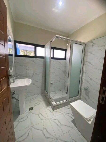 Aluga se esta casa tipo 2
