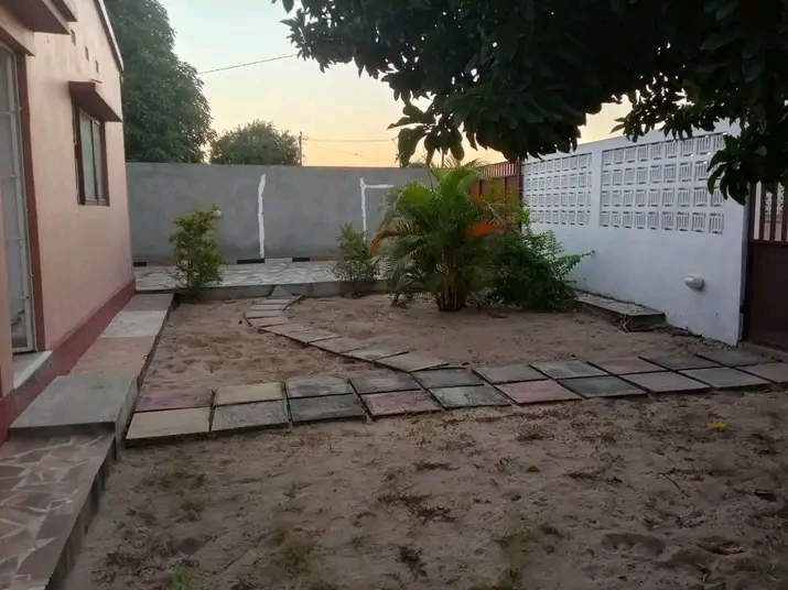 (Malhazine) ARRENDA-SE BELÍSSIMA TIPO 2 ESPAÇOSA E INDEPENDENTE EM KUMBEZA HÁ 5 MINUTOS DA AV. DE MOÇAMBIQUE À PÉ, PARAGEM BOMBAS PUMA, LOGO APÓS A PONTE DE ZIMPETO*