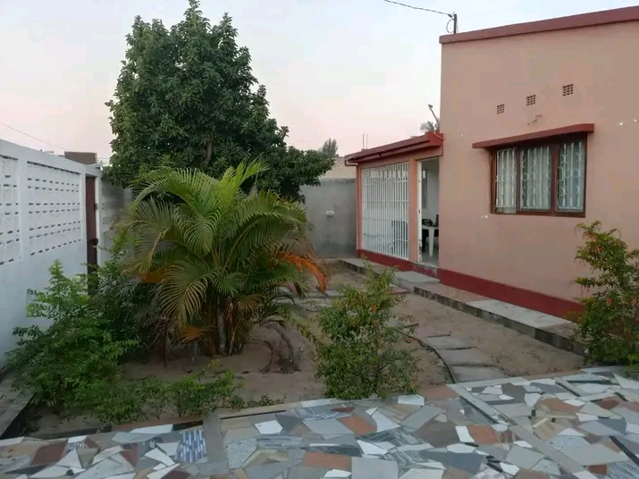 (Malhazine) ARRENDA-SE BELÍSSIMA TIPO 2 ESPAÇOSA E INDEPENDENTE EM KUMBEZA HÁ 5 MINUTOS DA AV. DE MOÇAMBIQUE À PÉ, PARAGEM BOMBAS PUMA, LOGO APÓS A PONTE DE ZIMPETO*