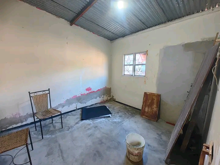 ARRENDA-SE MORADIA TIPO 1 EM MALHAZINE – PARAGEM DE MACHIMBOMBO