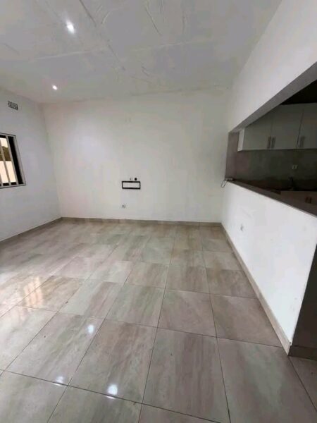 Arrendo Casa T2 em condomínio Matola Tsalala desvio da Tricamo a 5min da Paragem Pneus