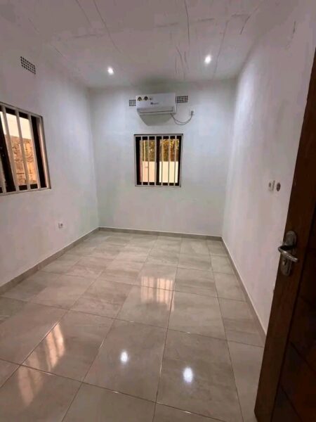Arrendo Casa T2 em condomínio Matola Tsalala desvio da Tricamo a 5min da Paragem Pneus