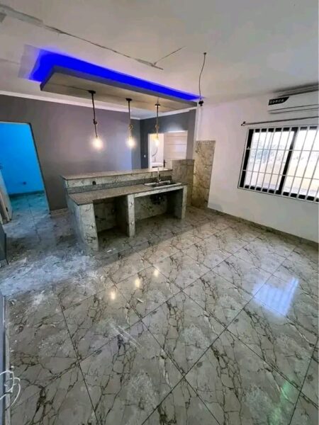 ARRENDA-SE APARTAMENTO TIPO 3 AV DE ANGOLA Abs - 2 Andar (independente) 📍Av. De Angola