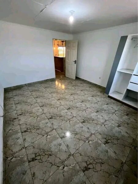 ARRENDA-SE APARTAMENTO TIPO 3 AV DE ANGOLA Abs - 2 Andar (independente) 📍Av. De Angola