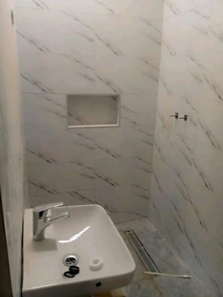 ARRENDA SE EXCELENTE CASA TIPO-1 PEQUENA NO BAIRRO DE LAULANE PRÓXIMO A FAZENDA NUM CONDOMÍNIO NOVO*
