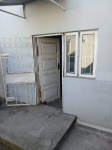 ARRENDA SE QUARTO NO BAIRRO BENFICA A BERMA DA ESTRADA N1