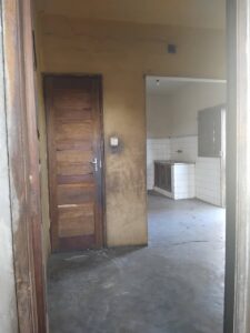 Arrenda-se casa tipo 1(Quarto e sala)