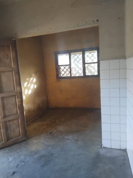 Arrenda-se casa tipo 1(Quarto e sala)