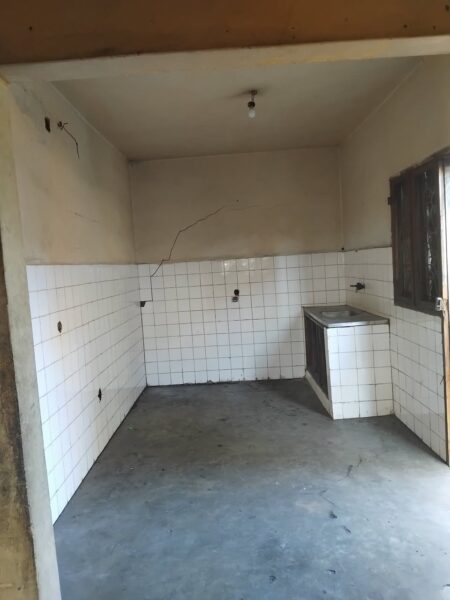 Arrenda-se casa tipo 1(Quarto e sala)