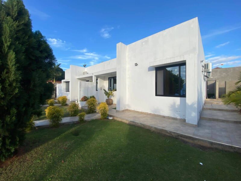 *ARRENDA-SE LINDA CASA TP-2 NA MATOLA MOZAL DENTRO DE CONDOMÍNIO ORGANIZADO* ☎️CALL/WHATSAPP : 844437610 📌 *PARAGEM INSTITUTO E. GUEBUZA* *Próximo a Estrada 🛣️* Com Mobília `💰30.000 MZN` Sem Mobília *💰 25.000 MZN*