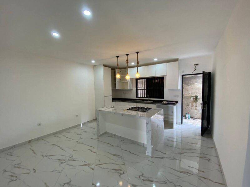 *ARRENDA-SE LINDA CASA TP-2 NA MATOLA MOZAL DENTRO DE CONDOMÍNIO ORGANIZADO* ☎️CALL/WHATSAPP : 844437610 📌 *PARAGEM INSTITUTO E. GUEBUZA* *Próximo a Estrada 🛣️* Com Mobília `💰30.000 MZN` Sem Mobília *💰 25.000 MZN*