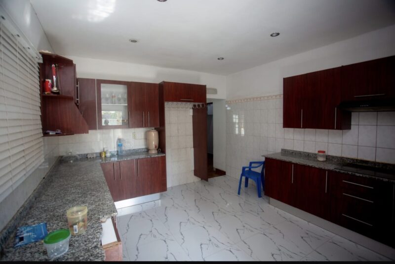 Vende casa tip2 com piscina