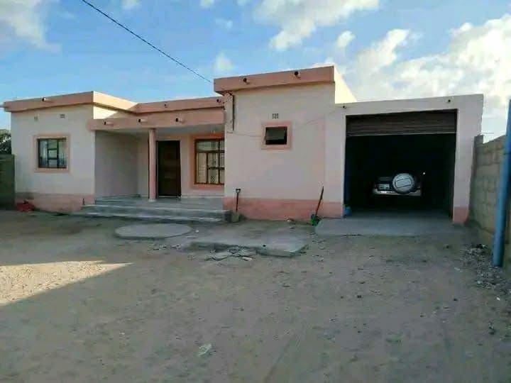 ARRENDA-SE EXCELENTE CASA TIPO-2 PLACA