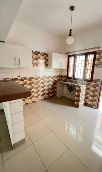 ARRENDA SE EXCELENTE CASA TIPO 2 PLACA