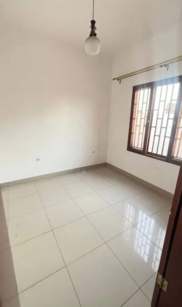 ARRENDA SE EXCELENTE CASA TIPO 2 PLACA