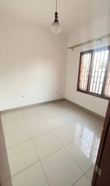 ARRENDA SE EXCELENTE CASA TIPO 2 PLACA