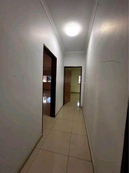 ARRENDA-SE EM beira Estoril*🇲🇿 Esta casa tipo 2 no centro da cidade da beira