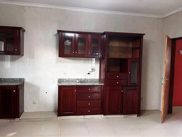 ARRENDA-SE EM beira Estoril*🇲🇿 Esta casa tipo 2 no centro da cidade da beira