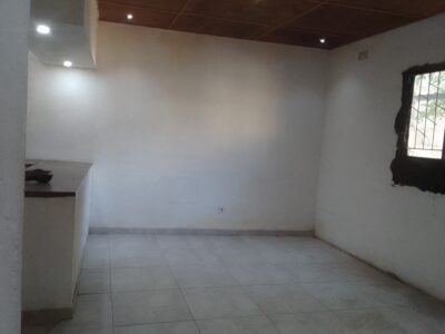 ARRENDA-SE moradia tipo-1 em Malhampsene