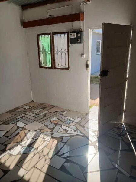 ARRENDA-SE CASA T1 – CHAMANCULO