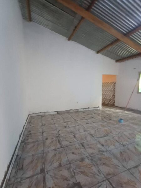 ARRENDA-SE CASA T2 – MAHOTAS (PARAGEM MACAEL)