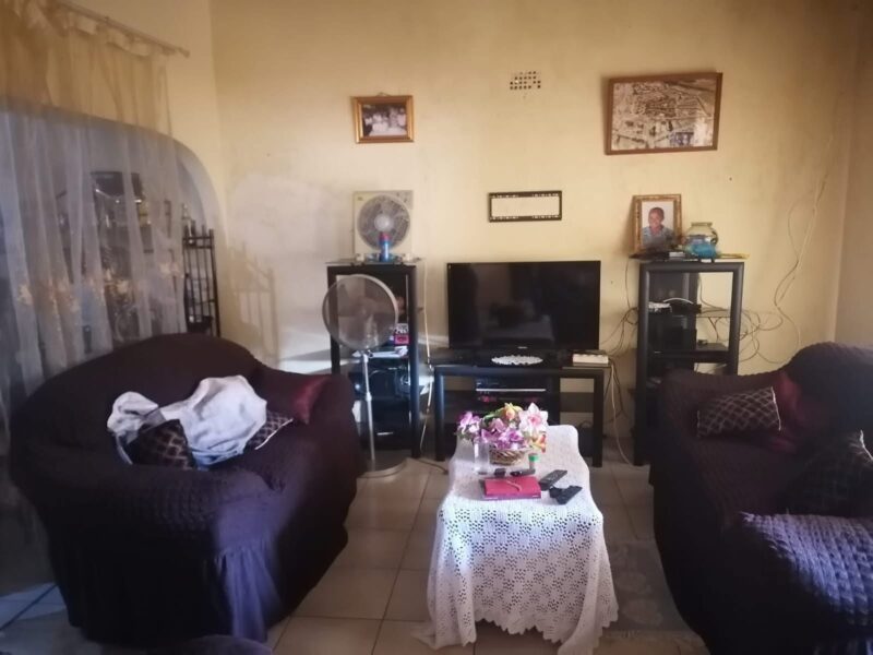 🏡✨ ARRENDA-SE CASA TIPO 2 – BAIRRO 1º DE MAIO ✨🏡