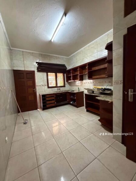 ARRENDA-SE EXCELENTE MORADIA TIPO-3 COM ANEXO INDEPENDENTE PRONTA HABITAR