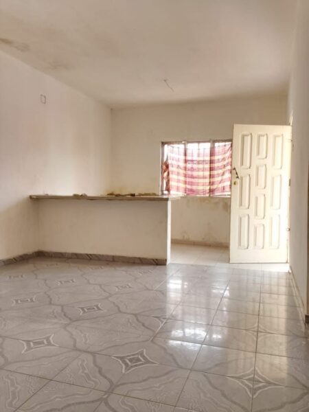 >Arrenda-se casa tip1