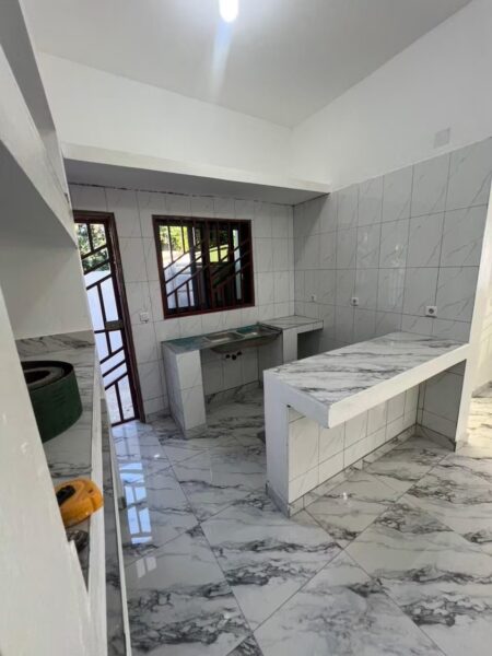 ARRENDA-SE CASA T3 NOVA POR ESTREAR NA POLANA CANIÇO A 2 MINUTOS DA JULIUS NYERERE