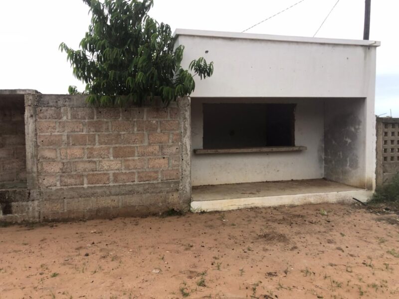 VENDE-SE CASA T0 E OBRA INACABADA T3