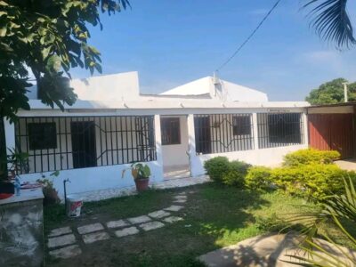 ARRENDA-SE CASA TIPO 2