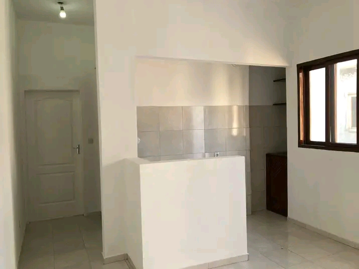 Arrenda-se casa T2