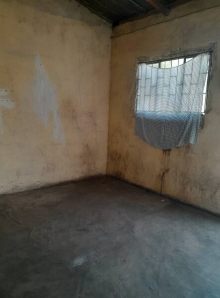 Arrenda-se esta dependência do tp1 localizada no bairro de zimpeto na paragem Coqueiros a 1 minuto da paragem por apenas 3500 meticais fixos