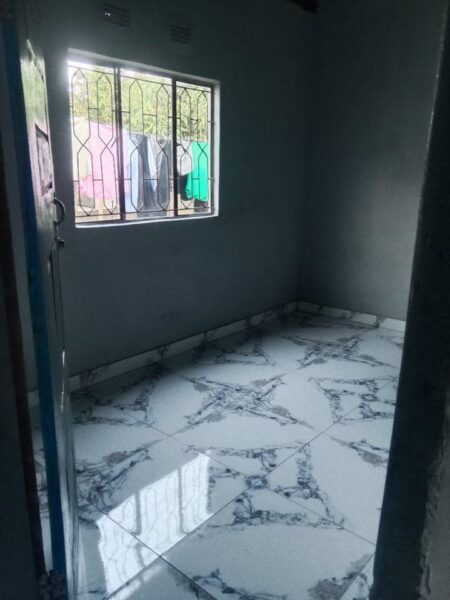 Arrenda-se uma casa tipo1 na Matola gare terminal a 2min da estação num condomínio organizado ✍️ 1quarto