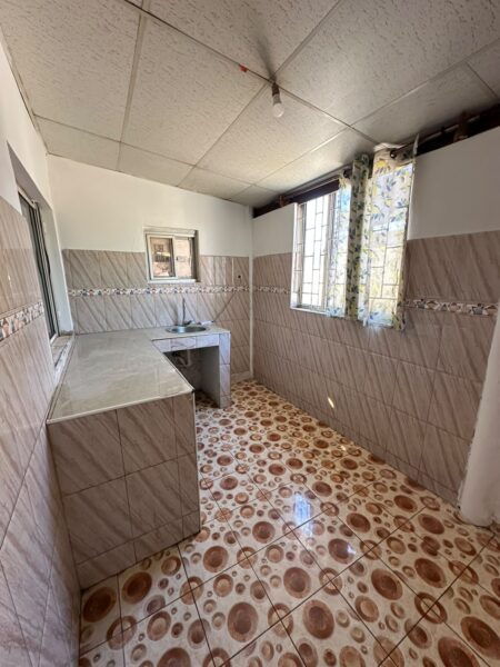 ARRENDA-SE BOA CASA TP1 NA MATOLA_ BAIRRO DA LIBERDADE, Paragem Chapas à 2min da estrada ☎️CALL/WHATSAPP :NUM CONDOMÍNIO DE 3 CASAS 🏘️ 📍 Localização: MATOLA_ Bairro DA LIBERDADE, Paragem Chapas à 2min