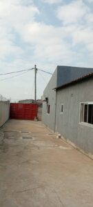 ARRENDA-SE BOA CASA TP2 NO BAIRRO DE NKOBE NO MELHOR LADO PERTO DA ESQUADRA SEM ENCHENTES ☎️