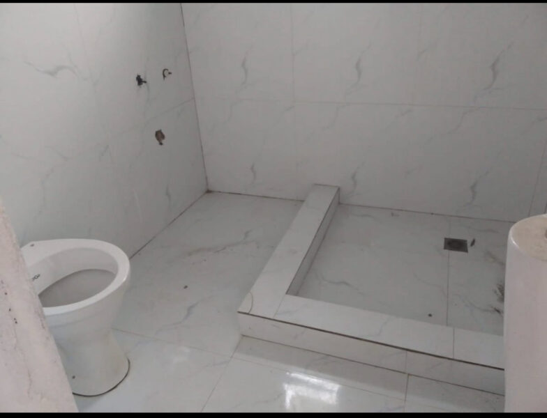 Arrenda-se Tipo1 no quintal sem donos