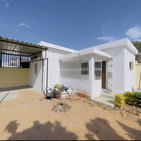 ARRENDAR SE CASA TIPO 1 PLACA *-CONDOMINIO DE 2 CASAS-*