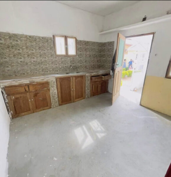 ARRENDAR SE CASA TIPO 1 PLACA *-CONDOMINIO DE 2 CASAS-*
