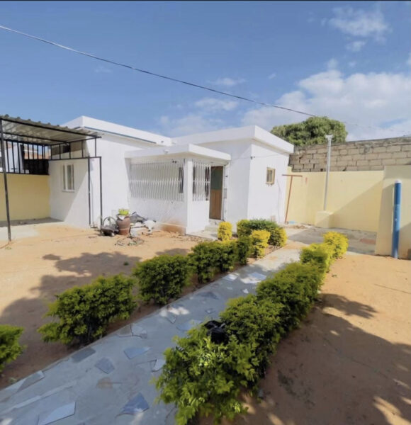 ARRENDAR SE CASA TIPO 1 PLACA *-CONDOMINIO DE 2 CASAS-*