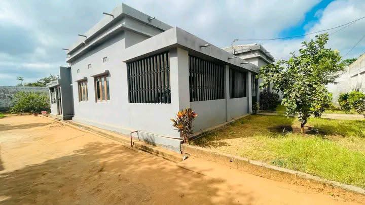ARRENDA-SE MORADIA TIPO 4 NO BAIRRO DE NAMUTEQUELIUA, CIDADE DE NAMPULA.