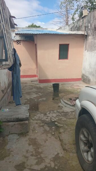 Disponível casas de aluguer no bairro de Rua França e pio Matos.