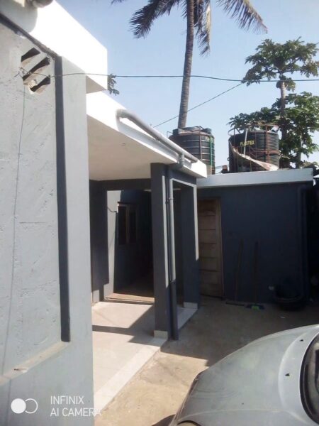 BELÍSSIMA DEPENDÊNCIA T1 NO BAIRRO DA POLANA CANIÇO NUM QUINTAL DE 2 CASAS ORGANIZADAS.