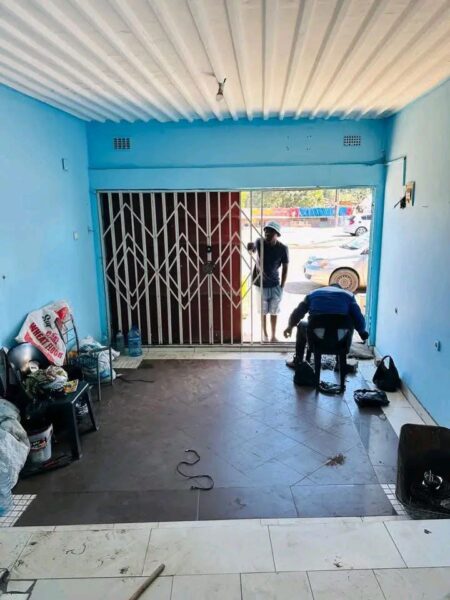 Arrenda-se este estabelecimento pra várias actividades como; escritório, Take away ,papelaria, salão boutique,Bottle store ou mercearia e muitos mais