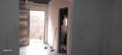Disponível tipo2 duas salas e dois quartos Cozinha dentro 5mil negociável a casa e independente