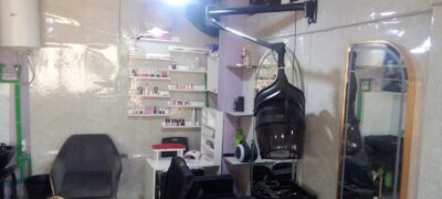 🇲🇿Arrenda-se salao boutique cobertura placa 1 toque a estradà logo na paragem magoanine cmc, numa excelente localizacao