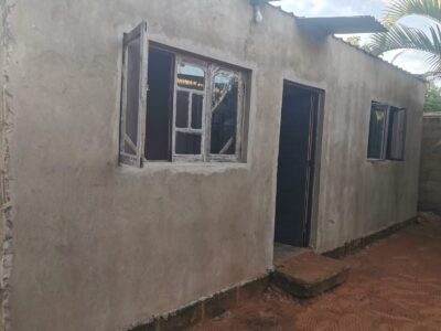 🇲🇿Aluga se casa tipo1 nas Mahotas mágoanine CMC paragem cajueiro a 4 minutinhos da estrada...