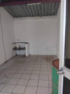 Arrenda-se duas lojas, condomínio à beira da estrada, costa de sol (Dona alice)